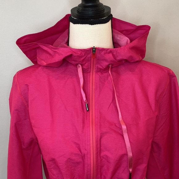 Lululemon hot pink long sleeve hooded cropped zip front  Barbiecore workout - Picture 2 of 14